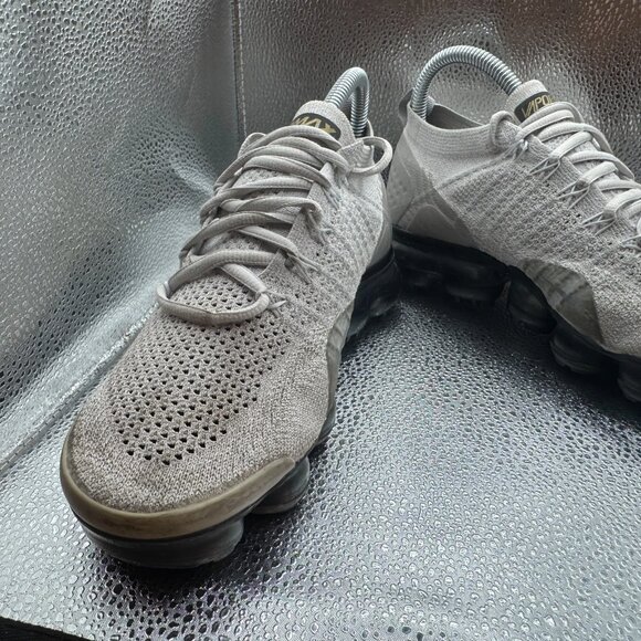 Size 8 Nike Air Vapormax Flyknit 2 Womens NBY Platinum‎ Gold Shoes 942843-010 - Picture 3 of 11